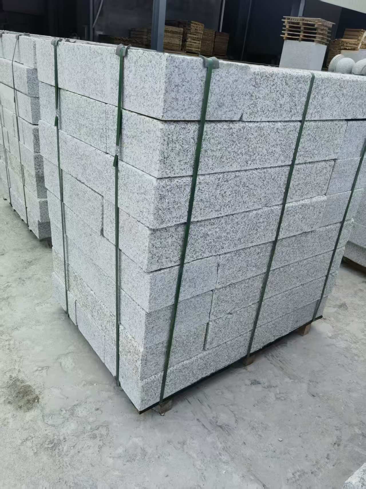 十堰 芙蓉白火烧两面路沿石