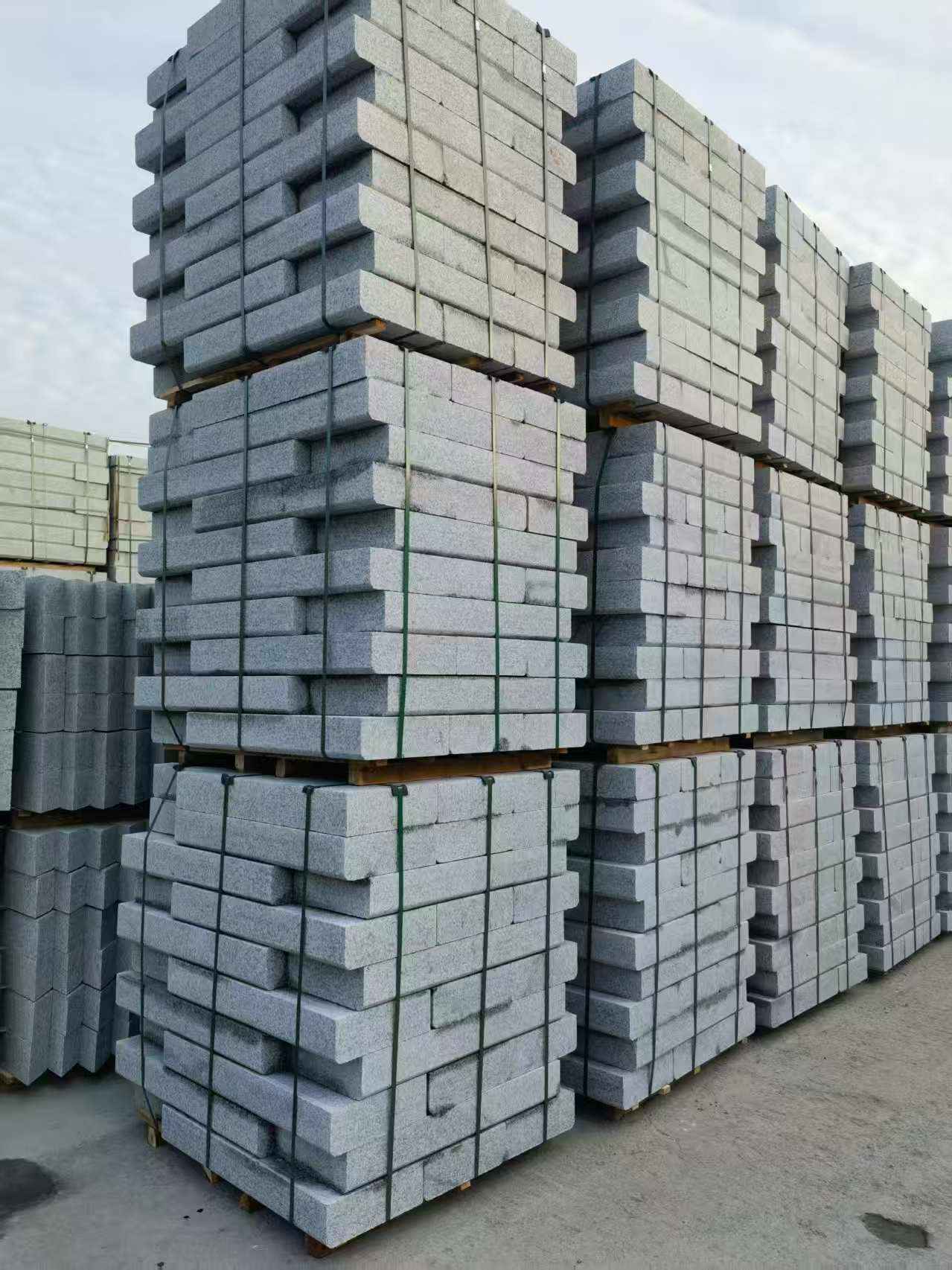 十堰 路沿石（路侧石），颜色一致，尺寸标准