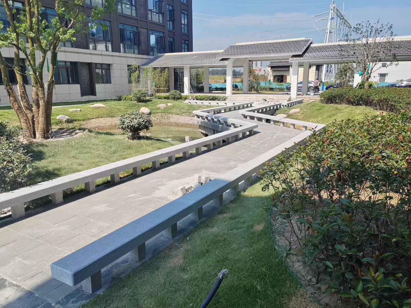 十堰 芝麻灰小区坐凳&栏杆安装效果